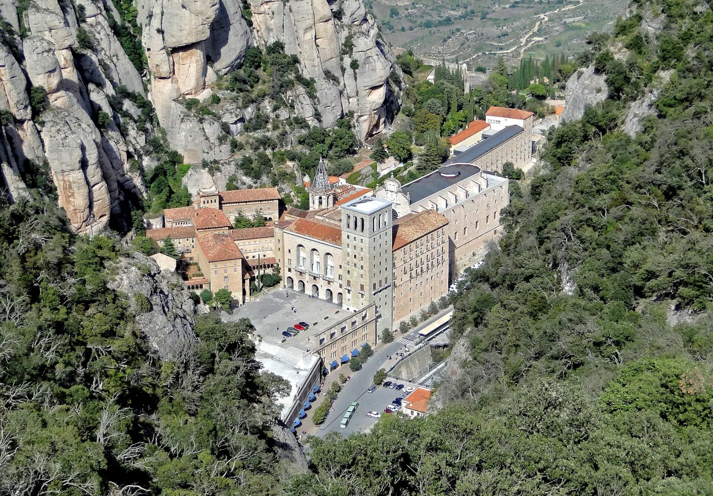 Монастырь Монсеррат на зубчатой горе — факультативная экскурсия с Коста-Брава за 75 евро вместе с Барселоной