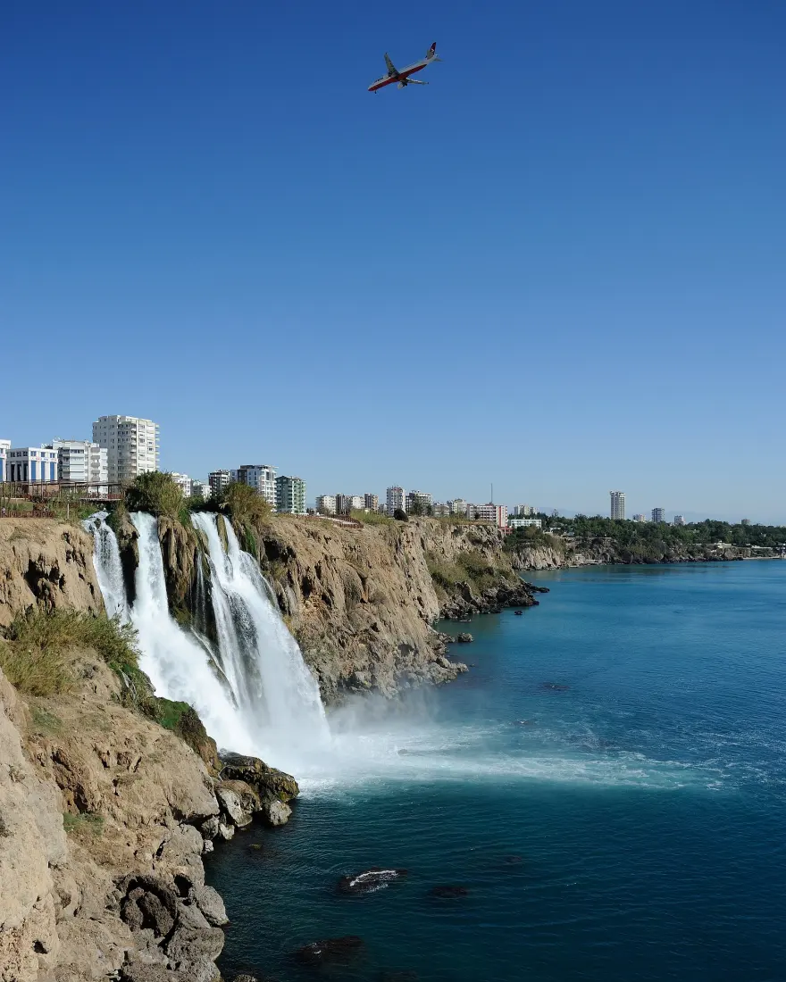 Нижний водопад Дюден падает прямо в море — в черте города