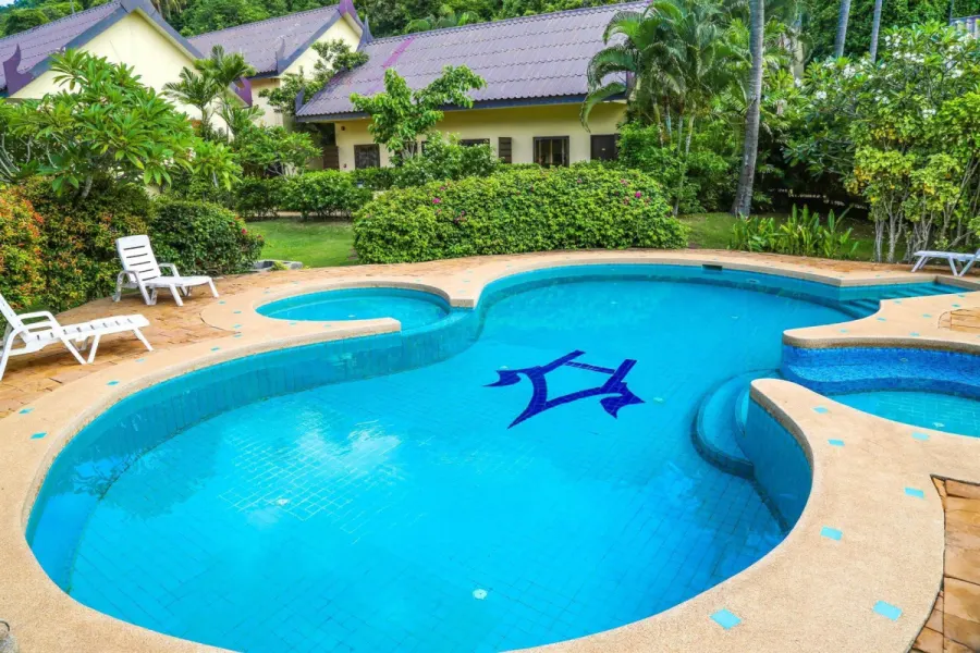 All Seasons Naiharn Phuket, Пхукет