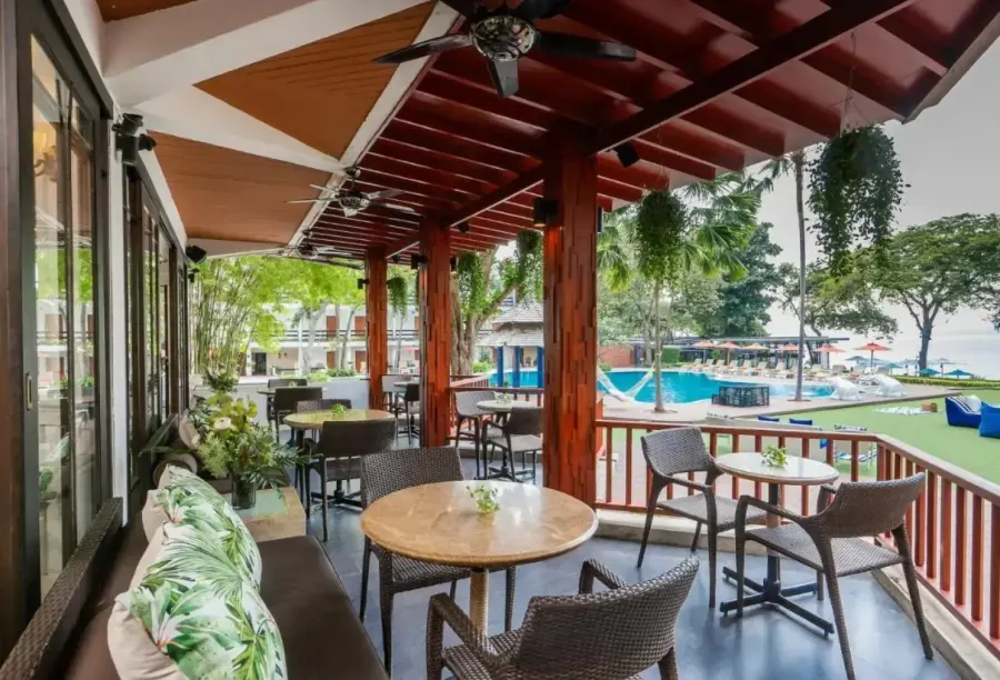 Cosy Beach Hotel, Паттайя