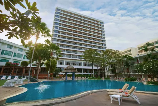 Cosy Beach Hotel, Паттайя