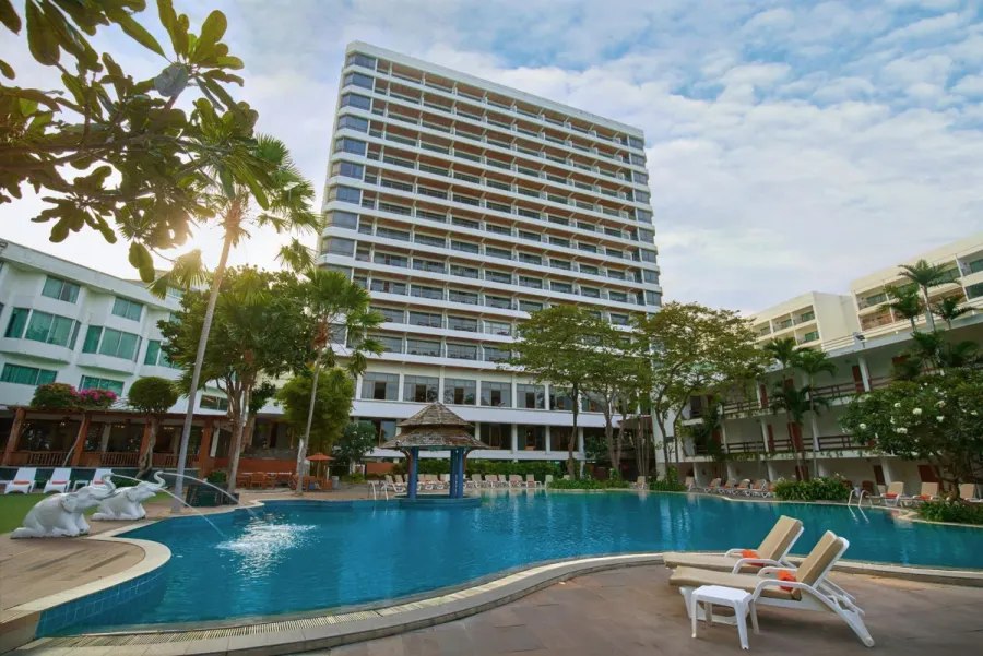 Cosy Beach Hotel, Паттайя