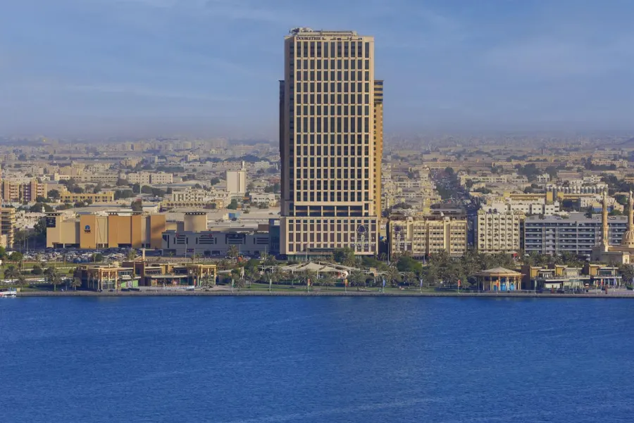Doubletree by Hilton Sharjah Waterfront Hotel & Residences, Шарджа