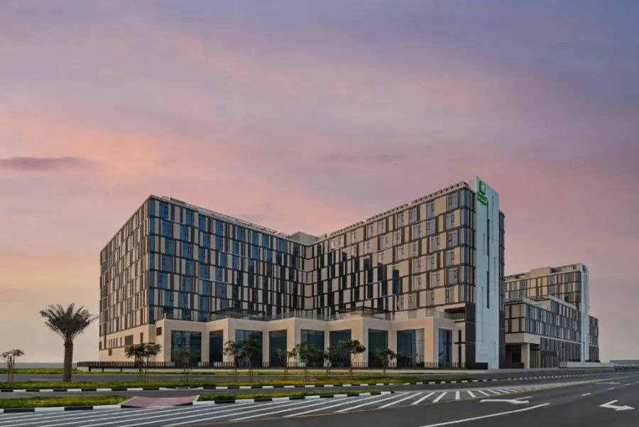 Holiday Inn Dubai Al-Maktoum Airport, Дубай
