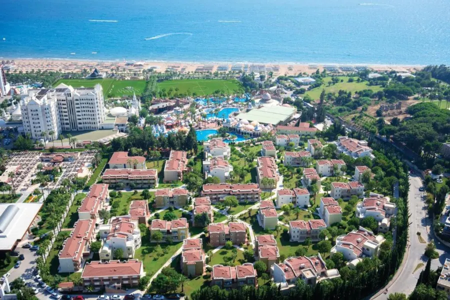 Kamelya Aishen K Club, Сиде