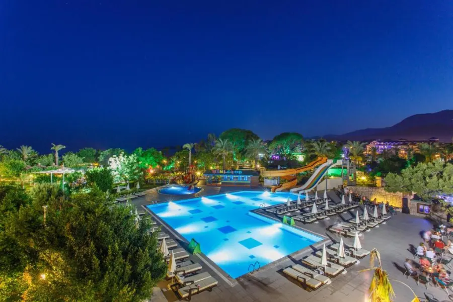 Lucida Beach Hotel — фото 3