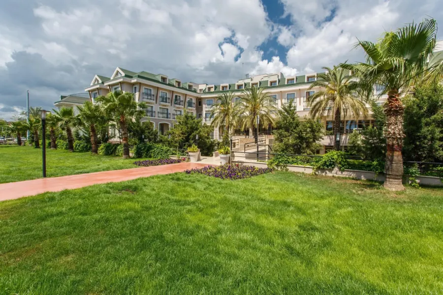 Lucida Beach Hotel — фото 7