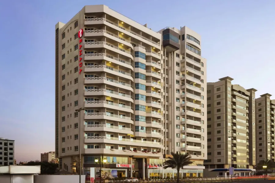 Ramada By Wyndham Beach Ajman, Аджман