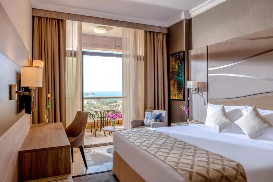 Two Seasons Hotel & Apartments, Дубай
