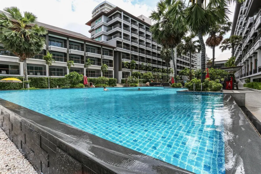 Welcome World Beachfront Resort, Паттайя