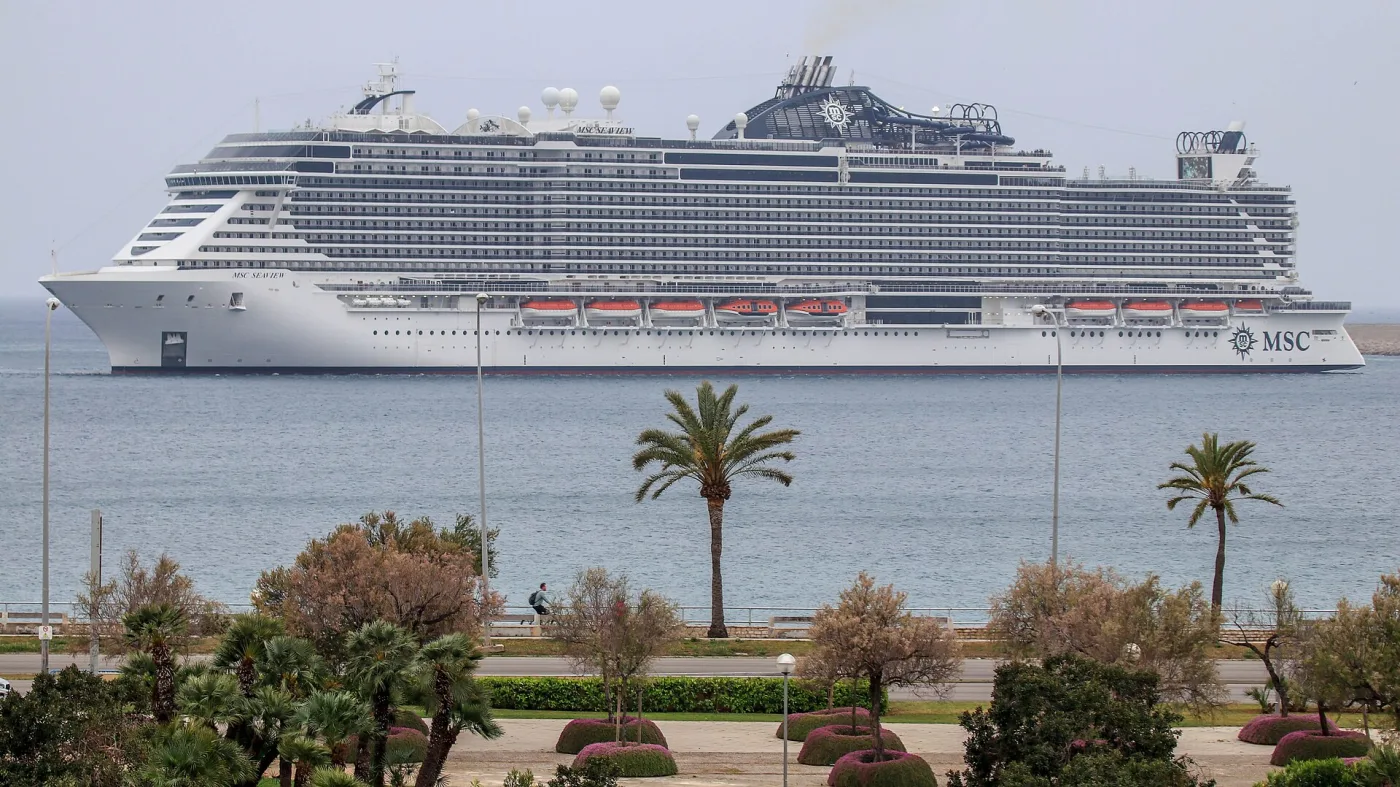 MSC Seaview: профиль лайнера с прогулочным променадом над водой