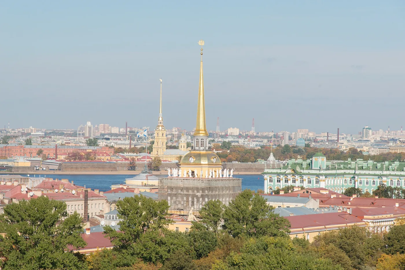 Петропавловская крепость: собор со шпилем на Заячьем острове