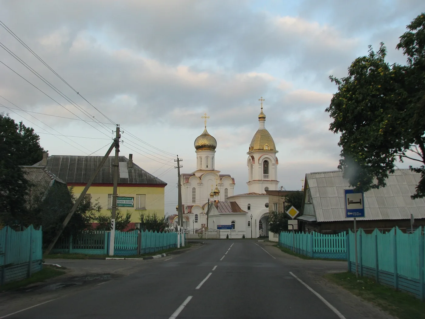 Кафедральный собор в Турове на въезде в город